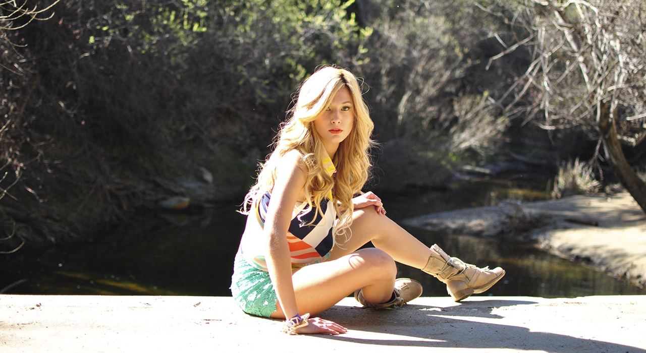 Girl wearing K8 Los Angeles